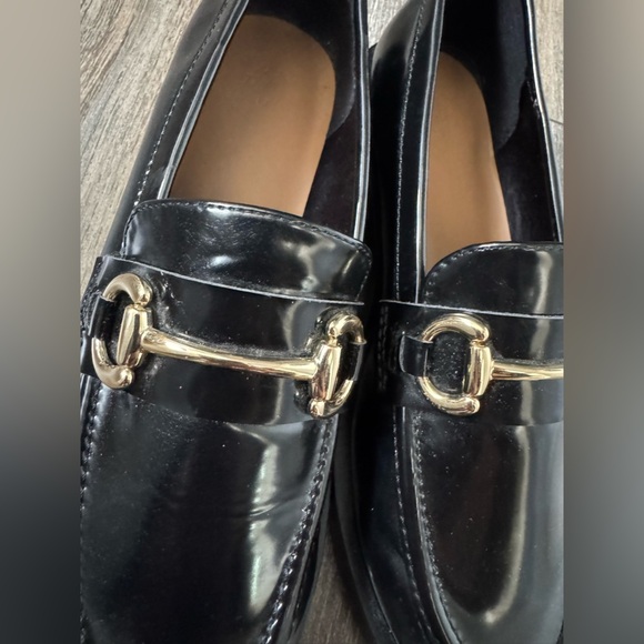 H&M Black Loafers with Gold Accent - Picture 4 of 6